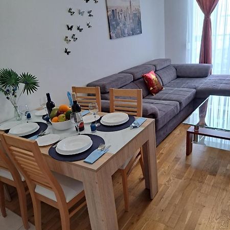 Mariposa, Apartment With Balcony, Private Parking In The Garage, Near The Biggest Shopping Center Mall Of سبليت المظهر الخارجي الصورة